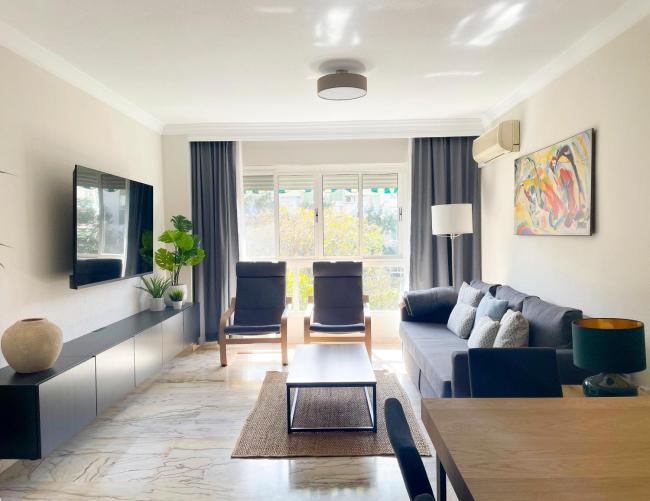 Holidays2Malaga Tomas de Echeverria 150 mts to Beach & High Speed wifi & Parking Images_1