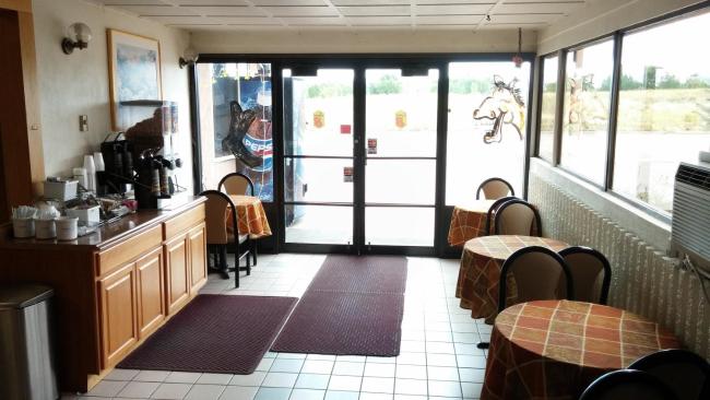 Super 8 by Wyndham Laramie Images_2