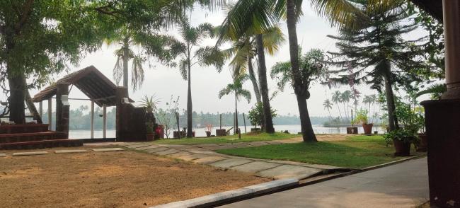 Ambadi's villa -Lake view resort Images_5