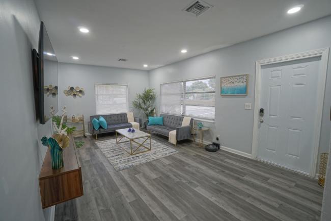 Stylish 3BR Home in West Palm Beach close to Rosemary Square Images_5