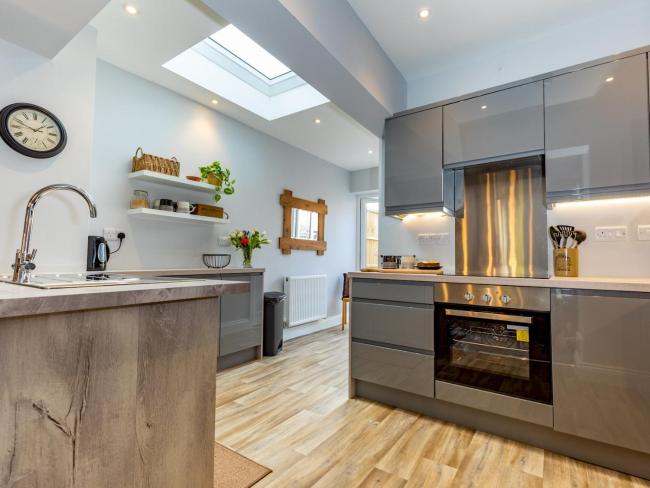 Pass the Keys Stylish Modern Victorian Home with Two Bedrooms Images_3