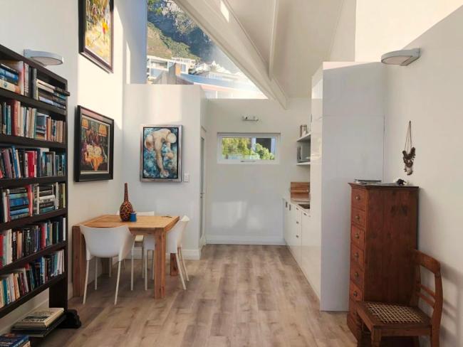 Bright Camps Bay Loft with Stunning Views and Shared Pool Images_2