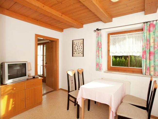 Apartment in St Johann in Tyrol with a garden Images_3