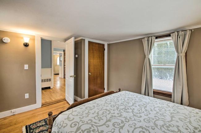 Kennebunk Home with Yard Less Than 1 Mile to Dock Square! Images_2