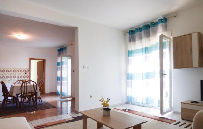 Three-Bedroom Apartment in Split Images_4