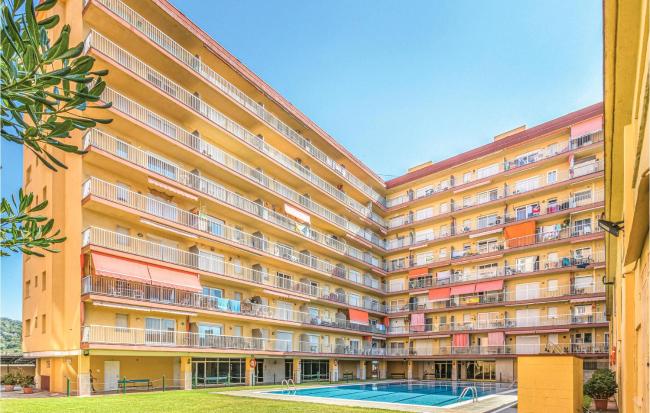 Beautiful Apartment In Malgrat De Mar With 2 Bedrooms, Wifi And Outdoor Swimming Pool Images_2