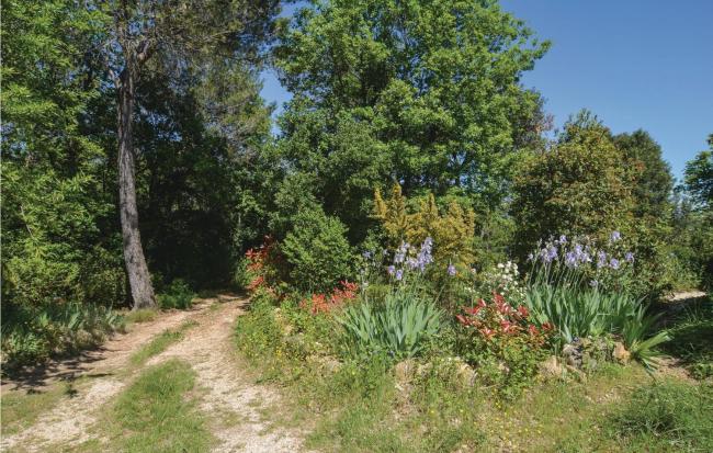 Awesome Home In Sabran With Kitchen Images_3