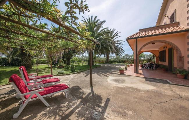 2 Bedroom Gorgeous Apartment In Cecina Li Images_3