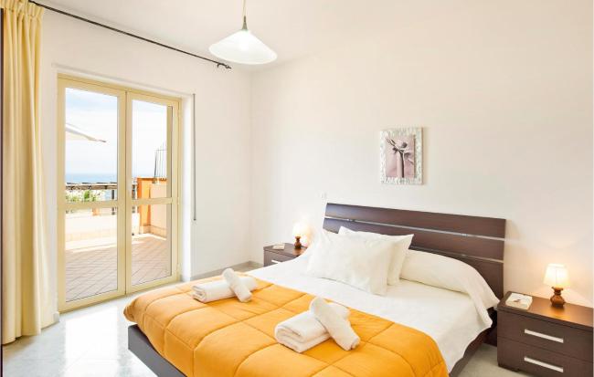 Amazing apartment in Pizzo with 1 Bedrooms, WiFi and Outdoor swimming pool Images_3