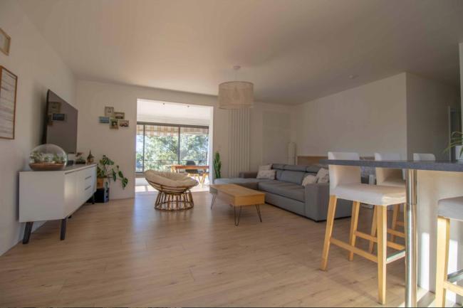 Nice 95m With Terrace Residence With Pool Images_1