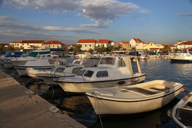 Charming renovated apartment next to the sea Images_3