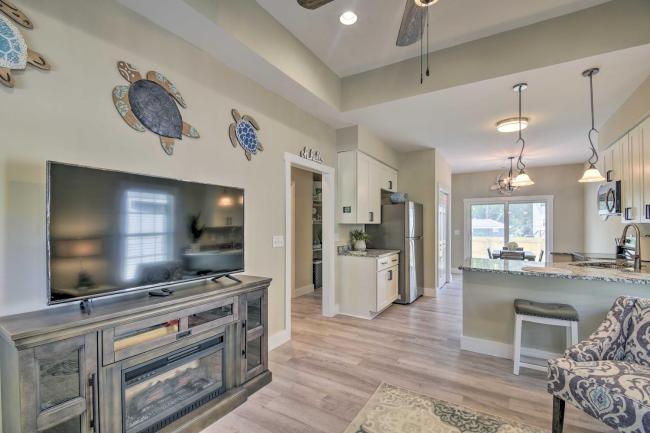 Ocean Isle Beach Home with Shared Lanai and Grill Images_3