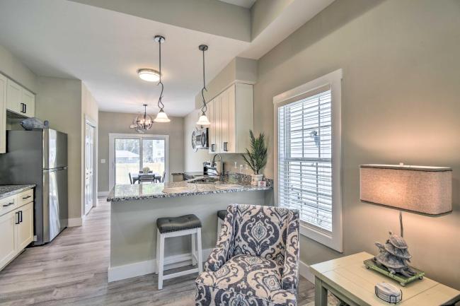 Ocean Isle Beach Home with Shared Lanai and Grill Images_4