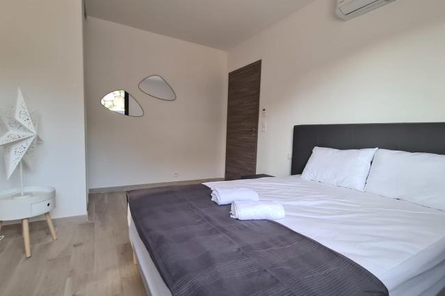 Luxurious Duplex With Pool Garden Balcony Images_4