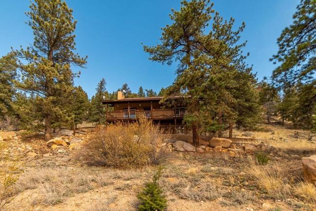 Relax and Unwind with Breathtaking Panoramic Views - Red Hill House Images_5