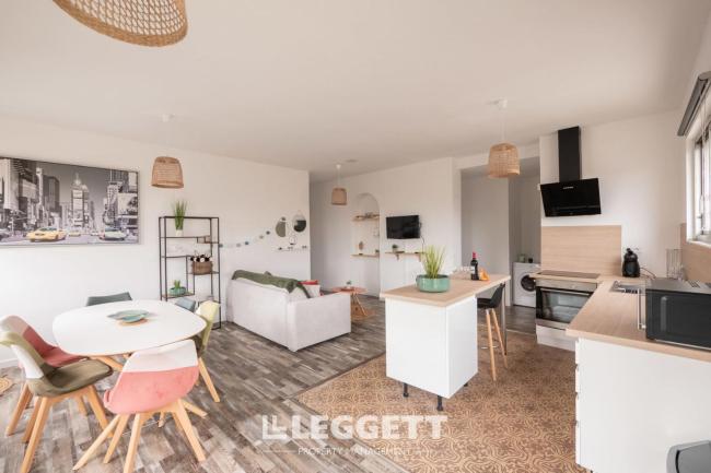 Superb cosy apartment 4-6 sleeps not overlooked with parking Images_2