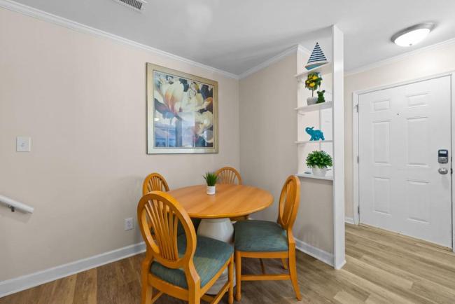 Bright Duplex 2BR Walking Distance from the Beach Images_1