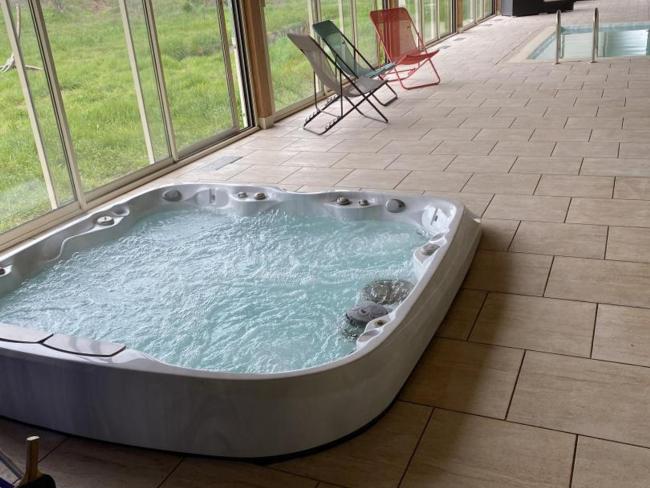 Charmant Gîte avec Piscine et Spa à Proximité de Montmarault - FR-1-489-204 Images_3