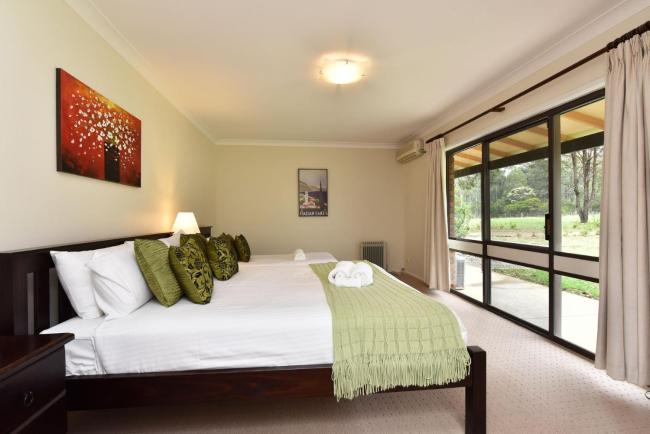Nulkaba Escape, super central, walk to Zoo, short drive to Potters + Wineries Images_2