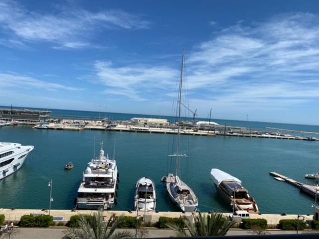 1ere ligne extraordinaire vue port et mer Images_3