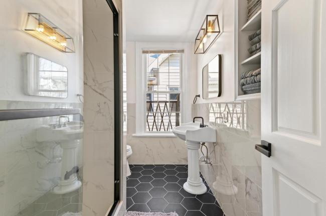 Orange Oasis in the Heart of East Rock with FREE parking near DT and Yale Images_1