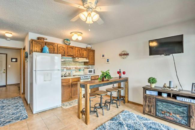 Cozy Osage Beach Condo with Boat Slip Available! Images_5