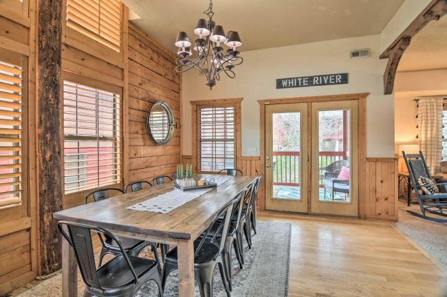 Log Cabin with Fireplace - Walk to Branson Strip! Images_5