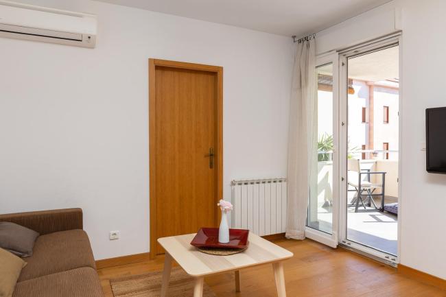 Modern apt with terrace 4 min walk to the beach Images_5