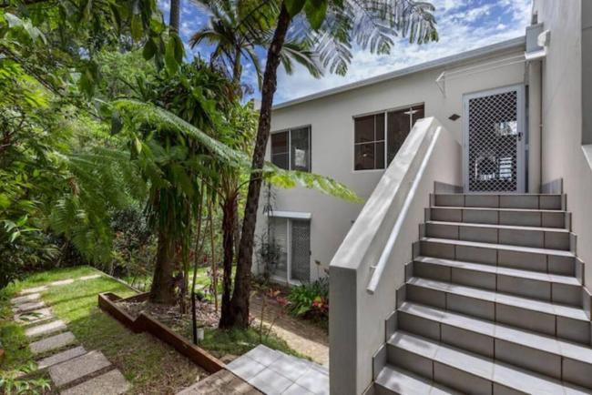 UPPER HASTINGS ST Views to die for up in Little Cove, Noosa Heads Images_4