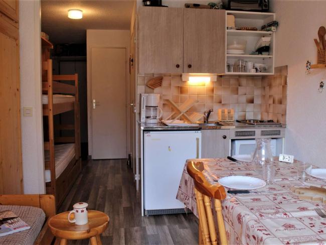 Charmant T2 au calme, 4 couchages, balcon vue sud, skis et combinaison inclus, proche navette gratuite - FR-1-330-556 Images_1