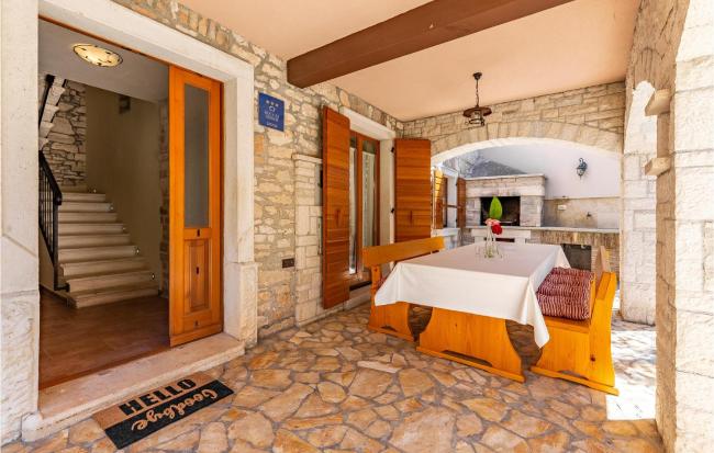 Pet Friendly Home In Medulin With Wifi Images_3