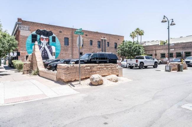 Luxe Cozy Loft Located in the Heart of Downtown Images_3