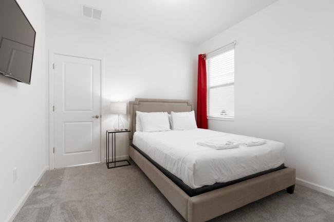 Incredible large home minutes from Disney Images_5
