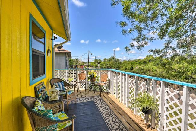 Nautical Condo with Shared Patio, 1 Mi to Beach Images_2