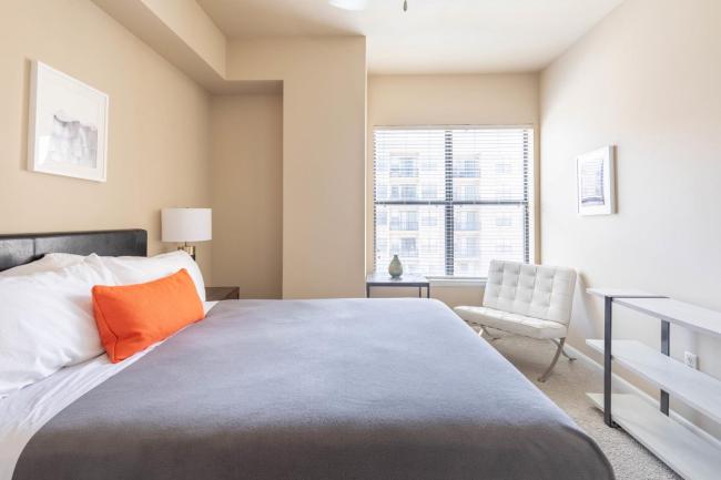 2BR Executive Suite With Pool, Gym & Fast Wi-Fi By ENVITAE Images_2