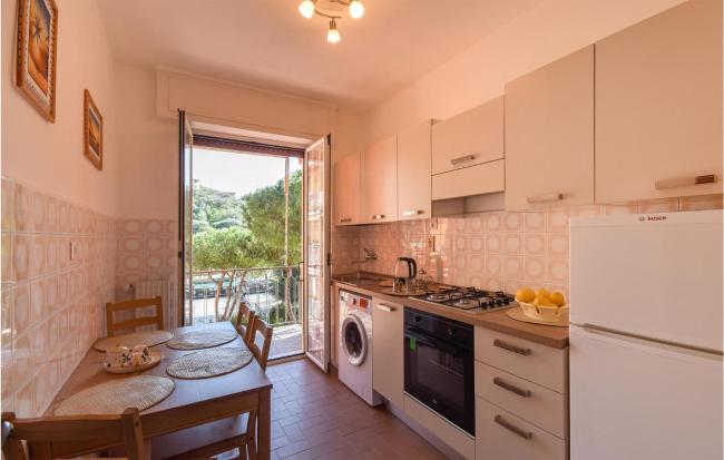1 Bedroom Stunning Apartment In Recco Images_1