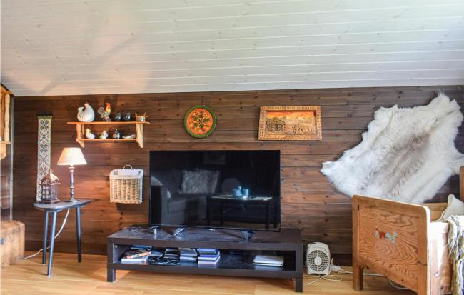 4 Bedroom Cozy Home In Kvinlog Images_4