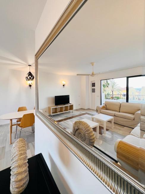 Renovated Apartment with Sea Views and Pool with Private Parking Images_2