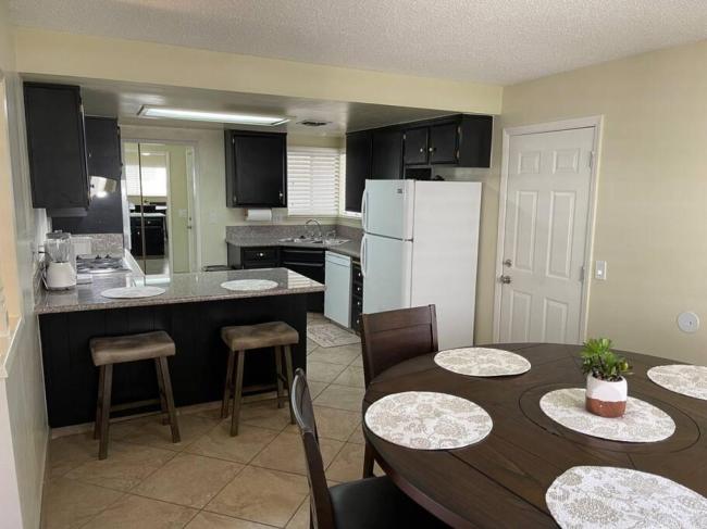 Charming 3Br 2Ba home located 5 mins to downtown Images_2
