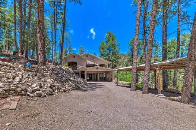 Spacious Stucco Home with Multi-Level Patio! Images_2