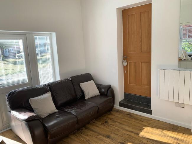Modern 1-Bed Apartment in Caldicot self check in Images_1