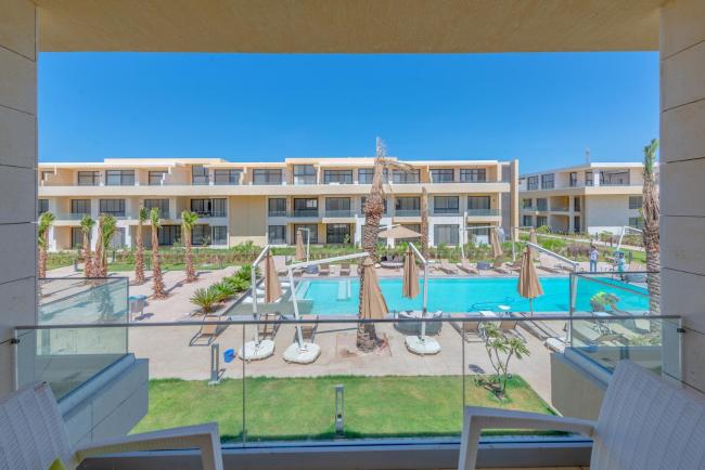 Boho-Chic Studio Apartment in G-Cribs, Pool View Images_1