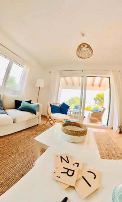 Large Villa With Private Pool, Garden And Sea View Images_4