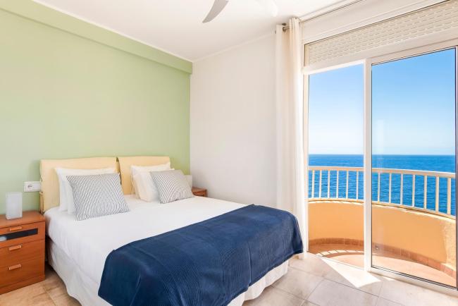 Beachfront triplex with swimming pool & parking Images_3