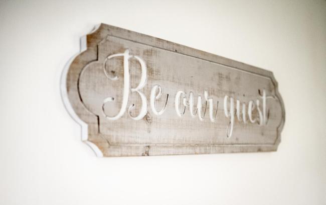 Stunning apartment within 5 min walk of Porth Beach and restaurants Images_5