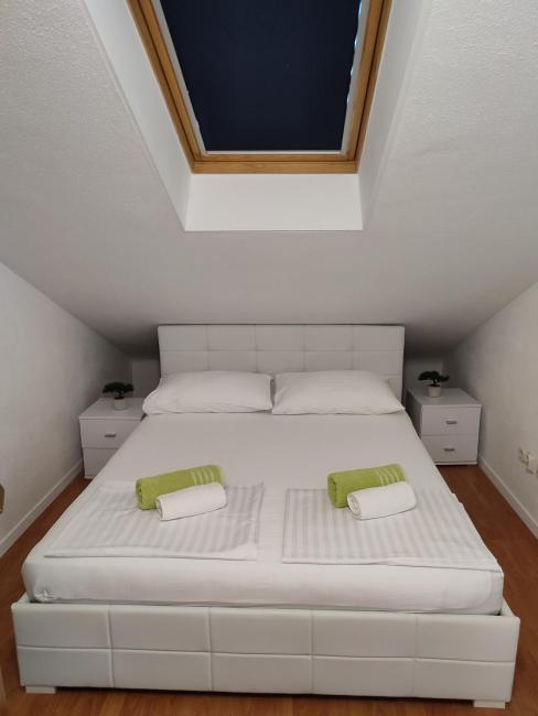 Top floor apartment with sea view Images_4