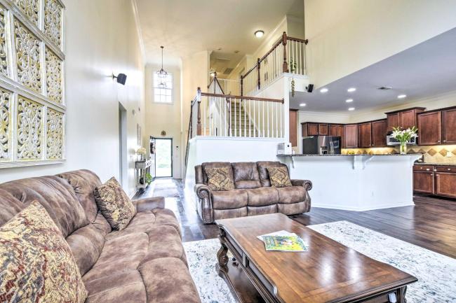 Spacious Cary Retreat with Patio and Pool Access! Images_5