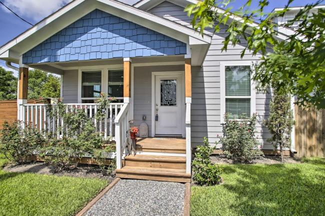 Ideally Located Houston Home Downtown Views! Images_2