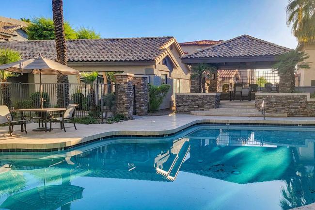 Phoenix Condo with 2 Pools half Mi to Shops and Food! Images_2