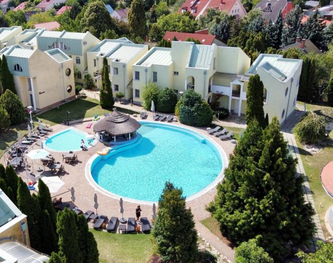 Poolside Apartman Siófok Images